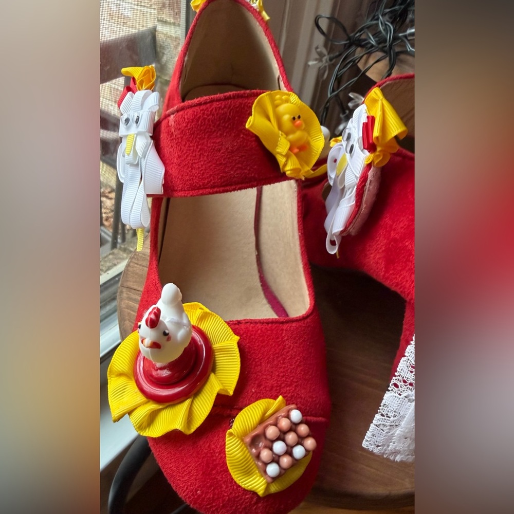 Custom OOAK Hand Embellished Mary Jane Statement Heels in Chicken Theme, size 9 - Picture 4 of 12